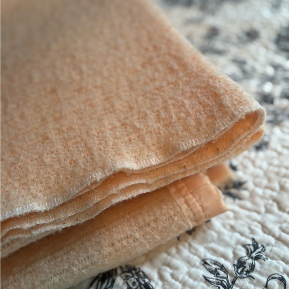 Vintage Elegant Peach Bedding Throw - Picture 4 of 4